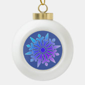 Blauwe en Paarse Snowflake Keramische Bal Ornament (Voorkant)