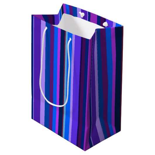 Blauwe en paarse verticale strepen medium cadeauzakje (Voorkant Gekanteld)
