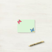 Blauwe en rode vlinders & gouden Confetti Stippen Post-it® Notes (Op bureau)