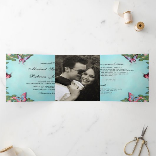 Blauwe en roze bloemen vlinder foto bruiloft drieluik uitnodiging (Binnen)