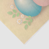 Blauwe en roze eitjes en lentbloemen tissuepapier (Detail)