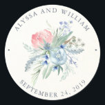 Blauwe en roze Waterverf bruiloft Ronde Sticker<br><div class="desc">Deze stijlvolle trouwstickers zijn voorzien van mooie zacht blauw en roze waterverf pioenrozen,  met veel bladeren en accenten. De achtergrond is gemaakt om eruit te zien als gewoon waterverf papier. We hebben kunst van LABFcreations gebruikt.</div>