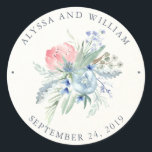 Blauwe en roze Waterverf bruiloft Ronde Sticker<br><div class="desc">Deze stijlvolle trouwstickers zijn voorzien van mooie zacht blauw en roze waterverf pioenrozen,  met veel bladeren en accenten. De achtergrond is gemaakt om eruit te zien als gewoon waterverf papier. We hebben kunst van LABFcreations gebruikt.</div>