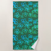 Blauwe en turquoise bloemen badhanddoek (Voorkant)