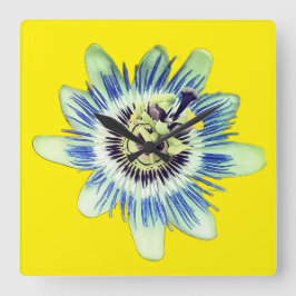 Blauwe en witte bloem vierkante klok