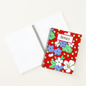 Blauwe en witte bloemen op rood spiraalvormig noti notitieboek (Binnen)