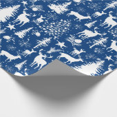 Blauwe en witte bosrijke rendieren cadeaupapier (Hoek)