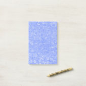 Blauwe en witte bubbels post-it® notes (Op bureau)