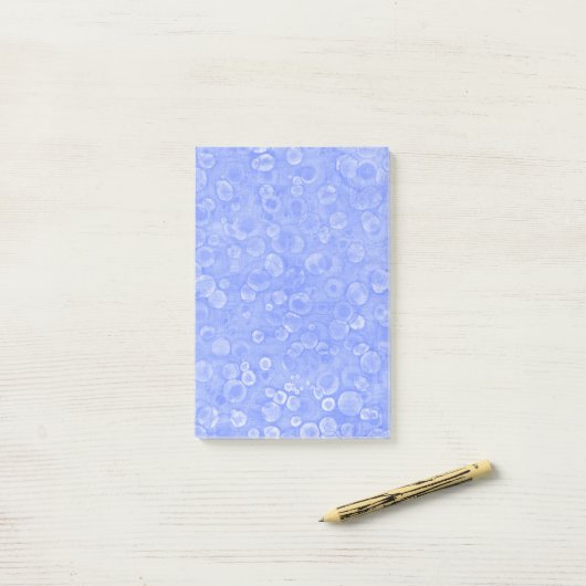 Blauwe en witte bubbels post-it® notes (Op bureau)