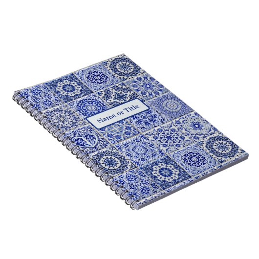 Blauwe en witte decoratieve Tegels - Jouw tekst Notitieboek (Rechterzijde)