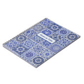 Blauwe en witte  decoratieve Tegels - Jouw tekst Notitieboek (Linkerzijde)