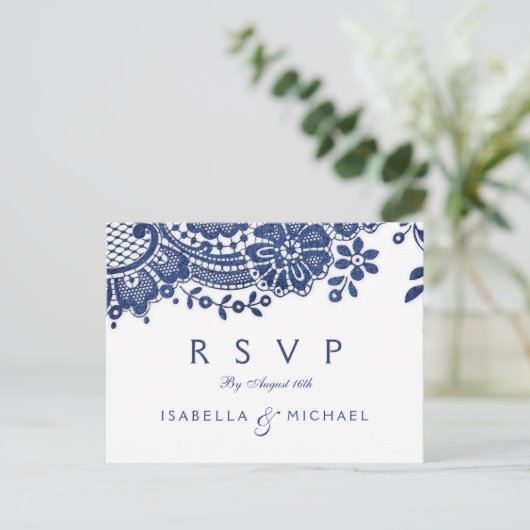 Blauwe en witte elegante  kant bruiloft RSVP Uitnodiging Briefkaart (Staand voorkant)
