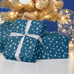 Blauwe en witte feestdag cadeaupapier<br><div class="desc">Dit feestelijke papier is voorzien van een blauw en wit met de hand getekend starriepatroon.</div>