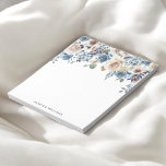 Blauwe en witte Floral Notitieblok<br><div class="desc">Blijf georganiseerd in stijl met ons gepersonaliseerde Notitieblok, ontworpen om een vleugje elegantie aan uw dagelijkse schrijven te geven. Bovenaan elke pagina voegt een prachtige waterverf van neutrale en blauwe bloemetjes een serene en verfijnde charme toe, waardoor elke noot die je opmerkt een beetje specialer wordt. Jouw naam is elegant...</div>