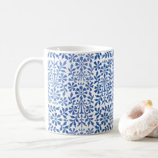 Blauwe en witte  florale bloeding koffiemok (Met donut)