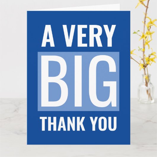 Blauwe en witte grote tekst Een zeer grote dank Kaart (Gele Bloem)