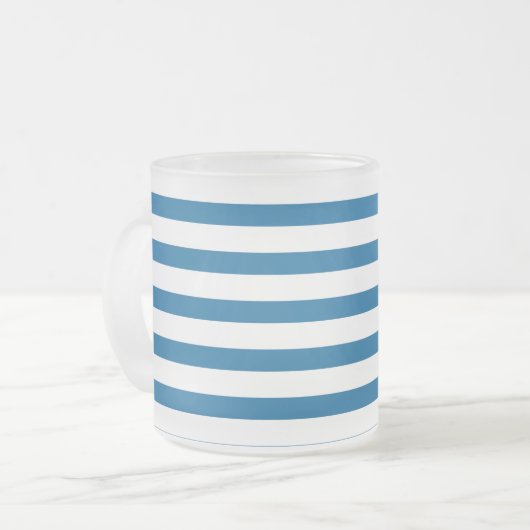 Blauwe en witte horizontale streep matglas koffiemok (Voorkant links)