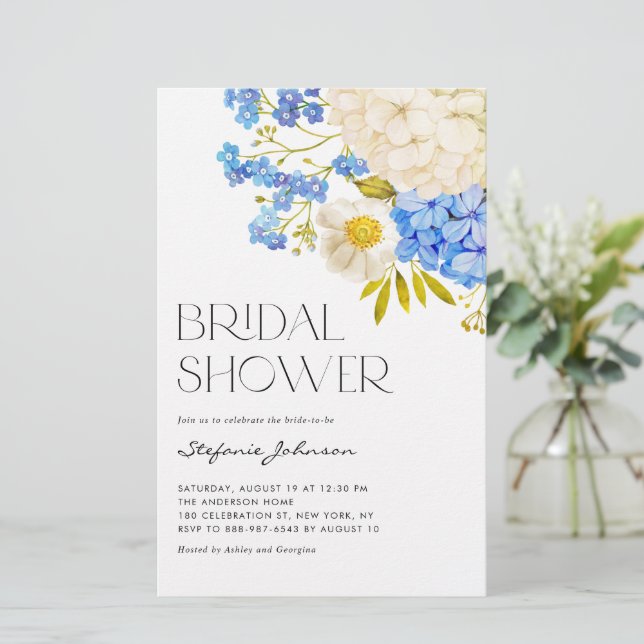 Blauwe en witte hydrangeas Bridal Shower Invitatio (Staand voorkant)