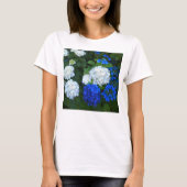 Blauwe en witte hydrangeas. t-shirt (Voorkant)