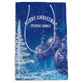 Blauwe en witte kerstbomen en Ornamenten Medium Cadeauzakje (Voorkant)