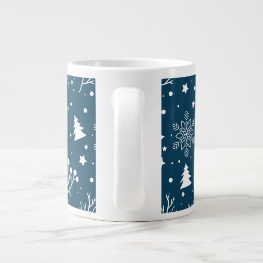 Blauwe en witte kerstbomen, Snowflakes Holiday Grote Koffiekop (Achterkant)