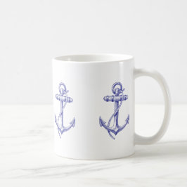 Blauwe en witte keuken met kernen koffiemok