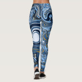 Blauwe en witte marmervochtige kunst leggings (Achterkant)