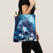 Blauwe en witte marmervochtige kunst tote bag (Dichtbij)