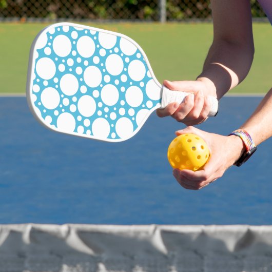 Blauwe en witte pokadot pickleball paddle (Insitu)
