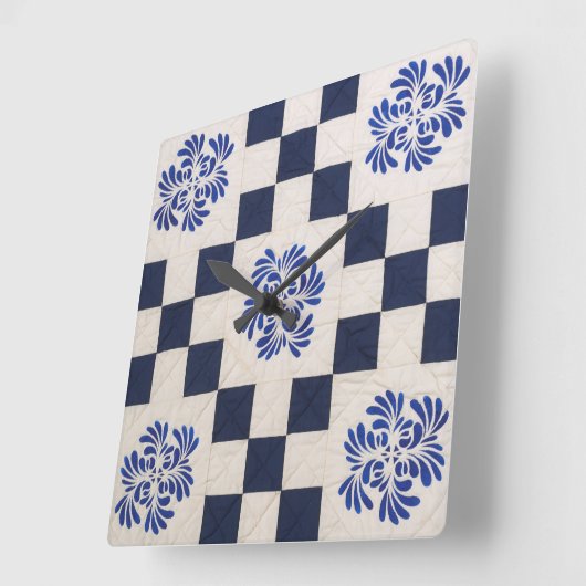 Blauwe en witte quilt vierkante klok (Hoek)