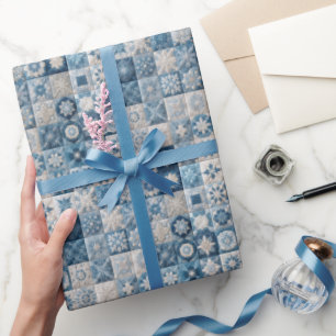 Blauwe en witte sneeuwvlok quilt cadeaupapier
