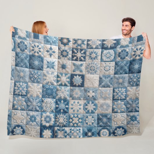 Blauwe en witte sneeuwvlok quilt fleece deken (In situ)