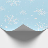 Blauwe en witte sneeuwvlokken cadeaupapier (Hoek)