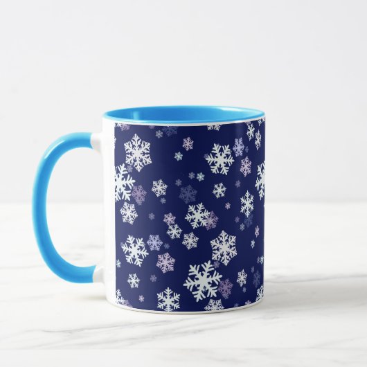 Blauwe en witte sneeuwvlokken op donkerblauwe gron mok (Links)