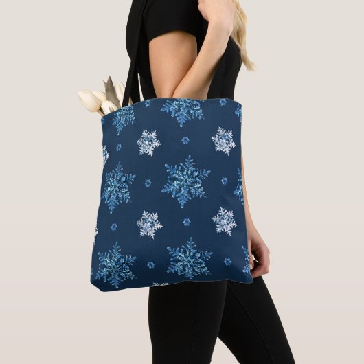 Blauwe en witte sneeuwvlokken tote bag (Dichtbij)