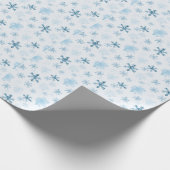 Blauwe en witte sneeuwvlokken Winter Modern Kerstm Cadeaupapier (Hoek)