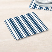 Blauwe en witte snoepjes strepen kartonnen onderzetters (Schuin)