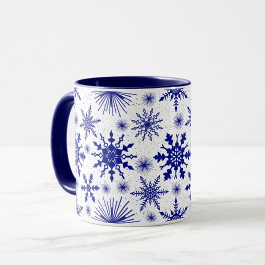 Blauwe en witte snowflake Mok met kerstmis (Voorkant links)