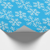 Blauwe en witte snowflakes Pattern kerstak Cadeaupapier (Hoek)