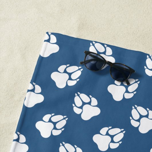 Blauwe en witte streepjes met aangepaste monogram strandlaken (In situ)