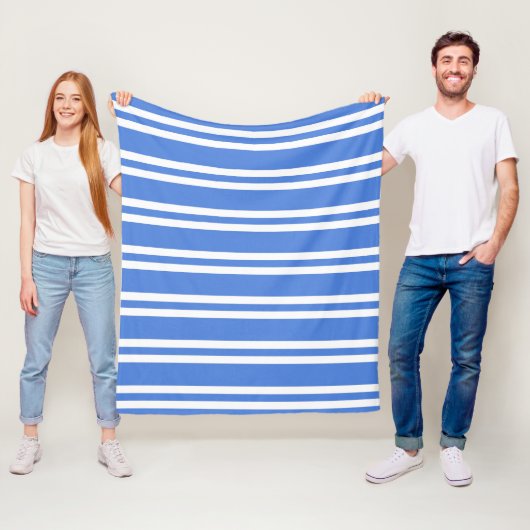 Blauwe en witte strepen fleece deken (In situ)
