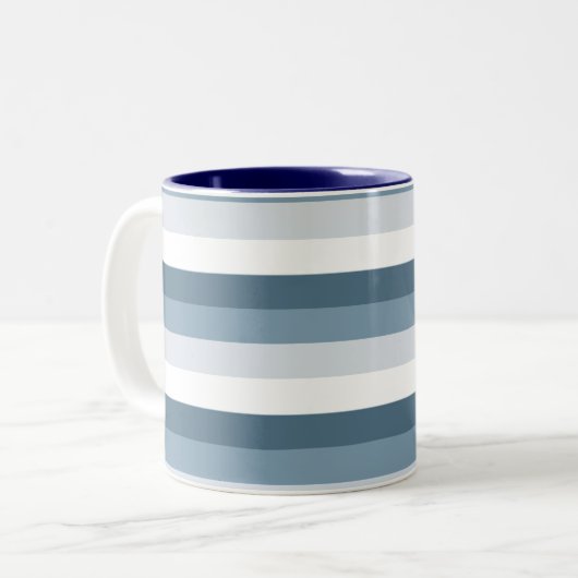 Blauwe en witte strepen tweekleurige koffiemok (Voorkant links)