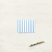 Blauwe en witte strepen van snoep post-it® notes (Op bureau)