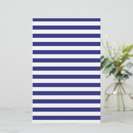 Blauwe en witte strips briefpapier (Staand voorkant)