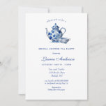Blauwe en witte Teapot Bridal Shower Invitation Kaart<br><div class="desc">Elegant en unieke hand schilderde waterverf blauw en wit Teapot Tea party Bridal douche Invitation.</div>