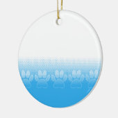 Blauwe en witte vlekken met Newsprint achtergrond Keramisch Ornament (Links)