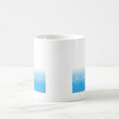 Blauwe en witte vlekken met Newsprint achtergrond Koffiemok (Center)