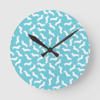 Blauwe en witte wandklok
