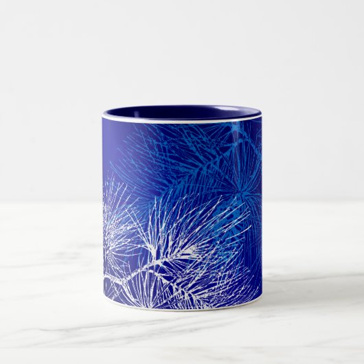 Blauwe en witte winterpijn tweekleurige koffiemok (Center)