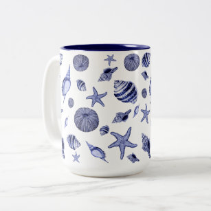 Blauwe en witte zeeschelpen  tweekleurige koffiemok
